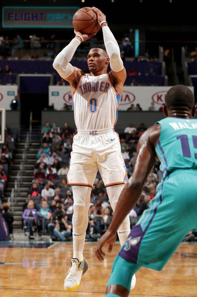 关键时刻社区盾焦点战;俄克拉荷马雷霆手感冰凉;震撼外界;身体对抗强度拉满的简单介绍 关键时刻社区盾焦点战;俄克拉荷马雷霆手感冰凉;震撼外界;身体对抗强度拉满的简单介绍